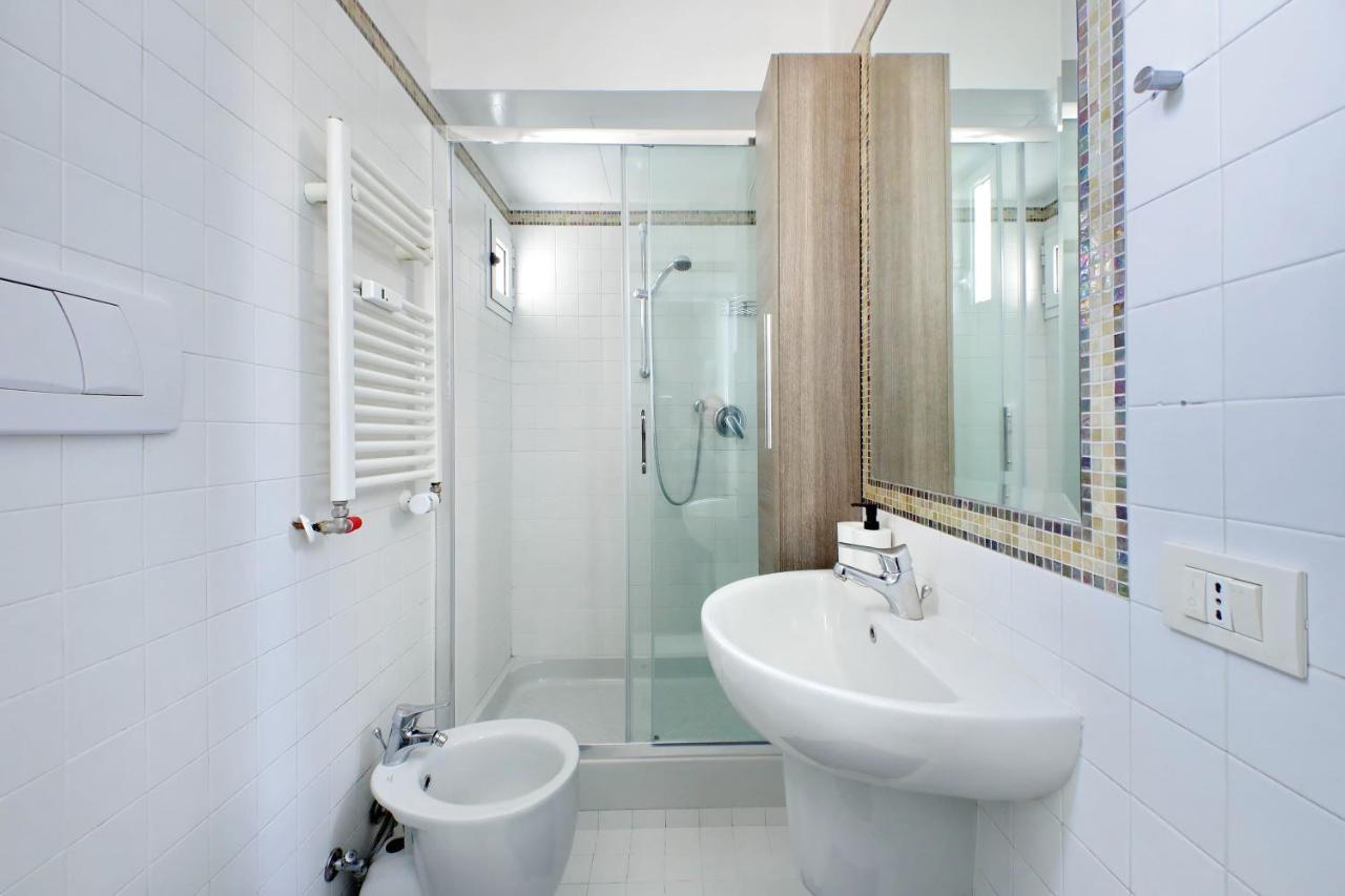 Domus Lou Elegante Appartamento In Trastevere Roma Luaran gambar